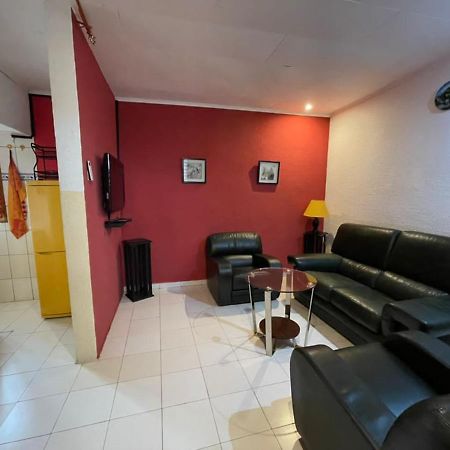 Homestay Studio Яунде Екстер'єр фото