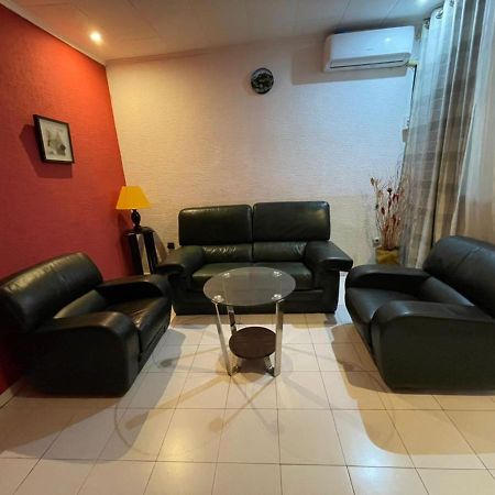 Homestay Studio Яунде Екстер'єр фото