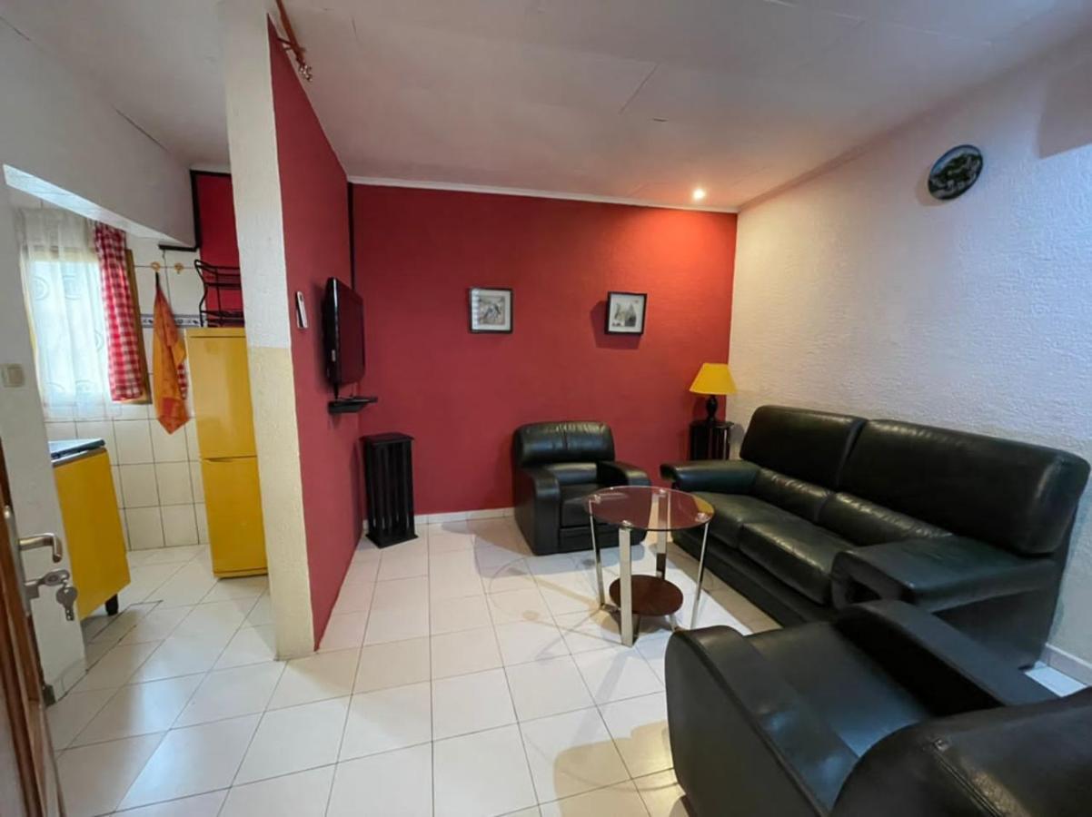 Homestay Studio Яунде Екстер'єр фото