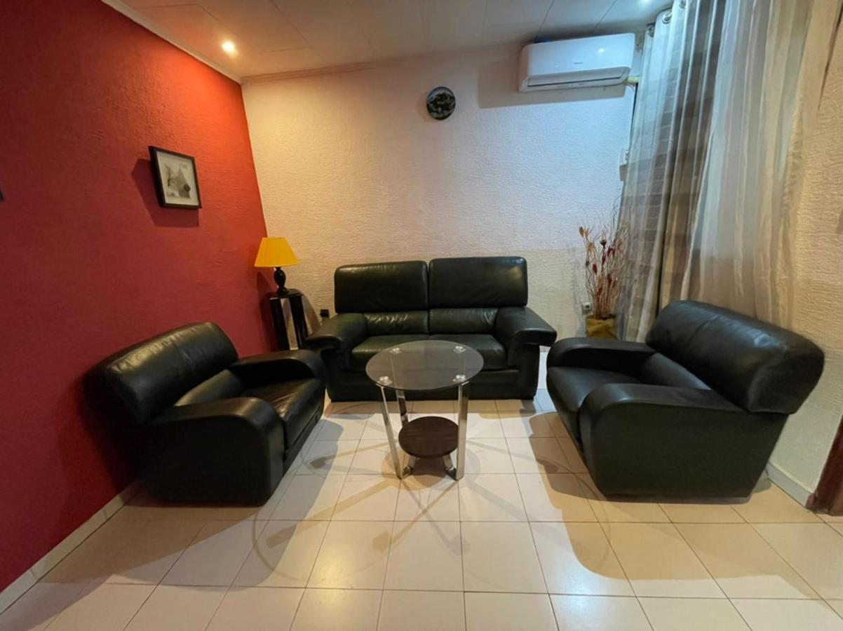 Homestay Studio Яунде Екстер'єр фото